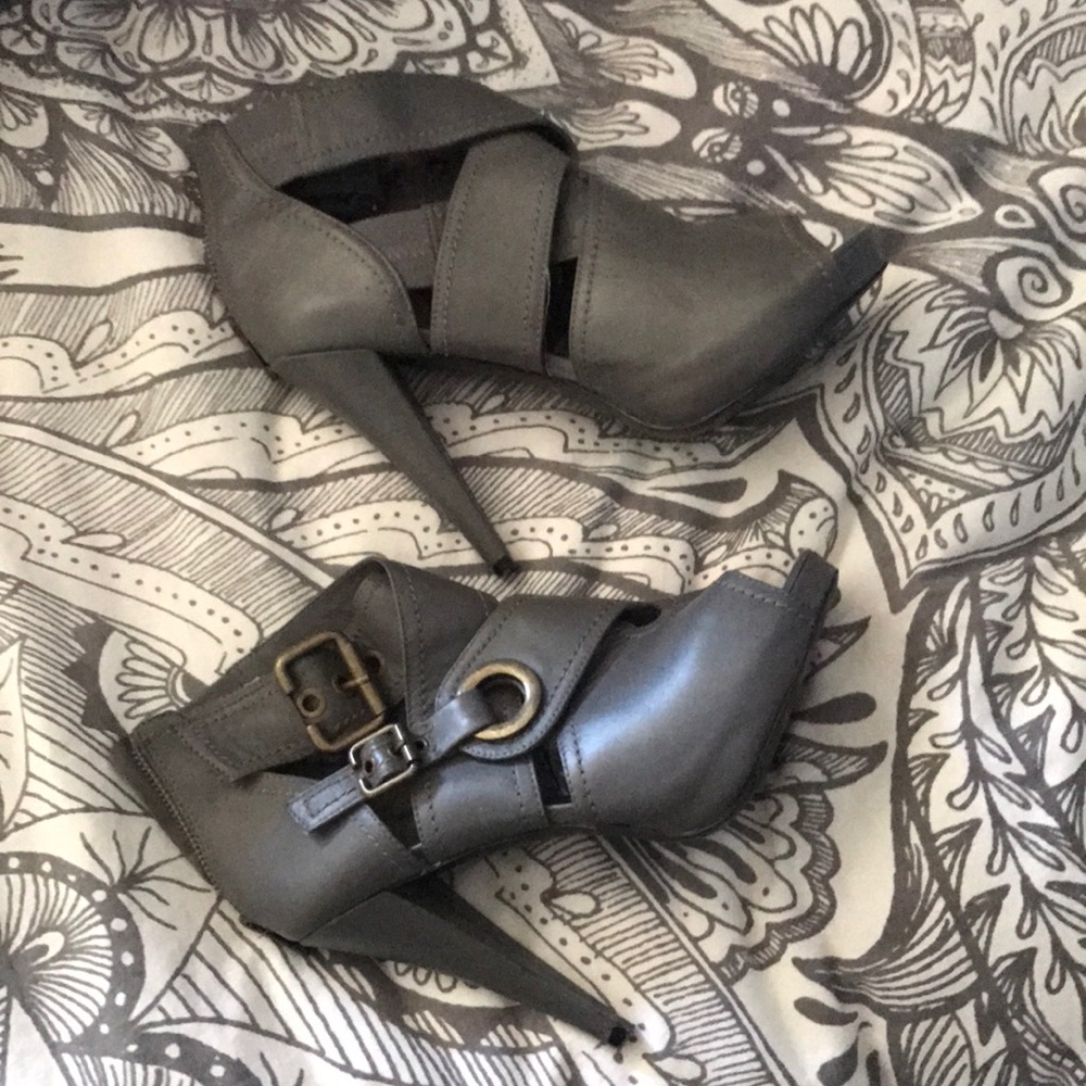Aldo grey heels